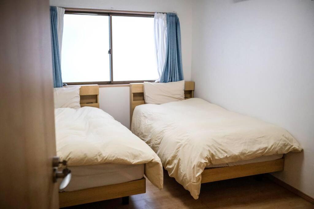 【color Inn】难波站、高岛屋步行5分钟，新装修独栋别墅150平4房可住11人，空间宽敞设施齐全，八阪神社步行1分钟 Villa *
