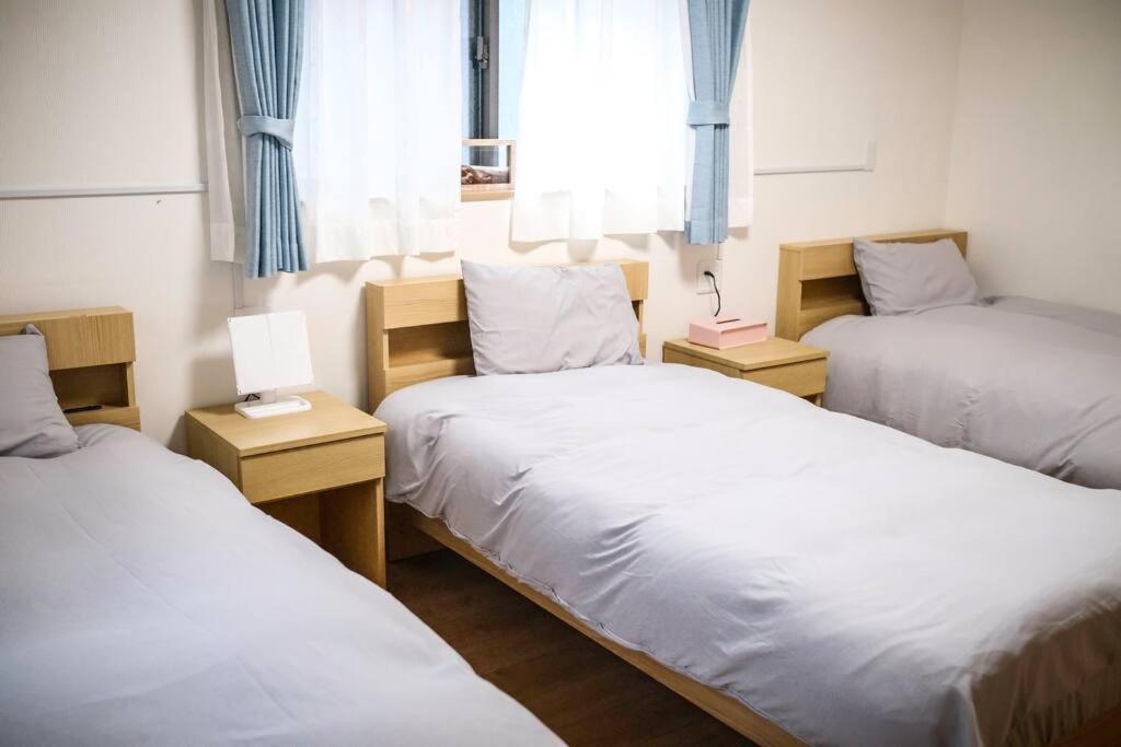 ヴィラ 【color Inn】难波站、高岛屋步行5分钟，新装修独栋别墅150平4房可住11人，空间宽敞设施齐全，八阪神社步行1分钟