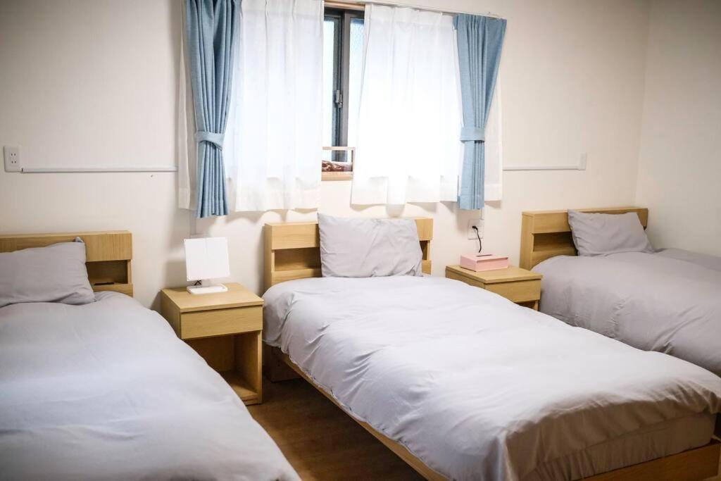 【color Inn】难波站、高岛屋步行5分钟，新装修独栋别墅150平4房可住11人，空间宽敞设施齐全，八阪神社步行1分钟 ヴィラ *
