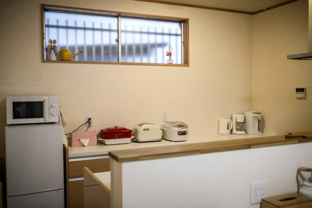 ヴィラ 【color Inn】难波站、高岛屋步行5分钟，新装修独栋别墅150平4房可住11人，空间宽敞设施齐全，八阪神社步行1分钟 *