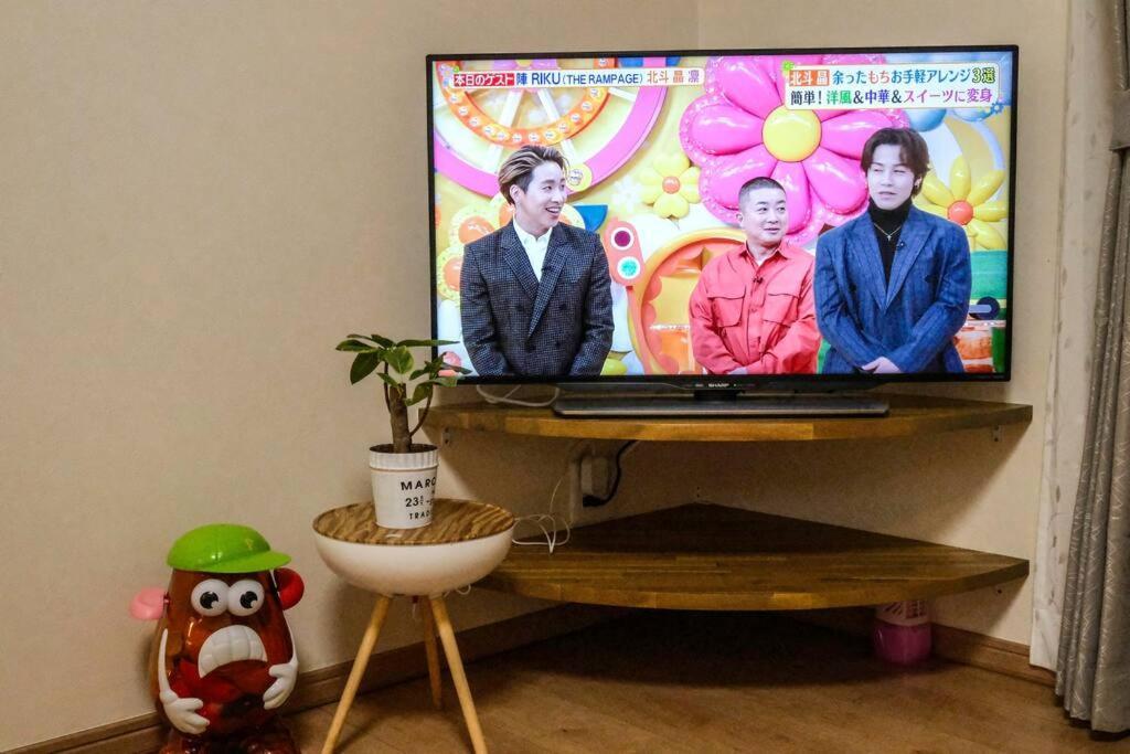 【color Inn】难波站、高岛屋步行5分钟，新装修独栋别墅150平4房可住11人，空间宽敞设施齐全，八阪神社步行1分钟 ヴィラ