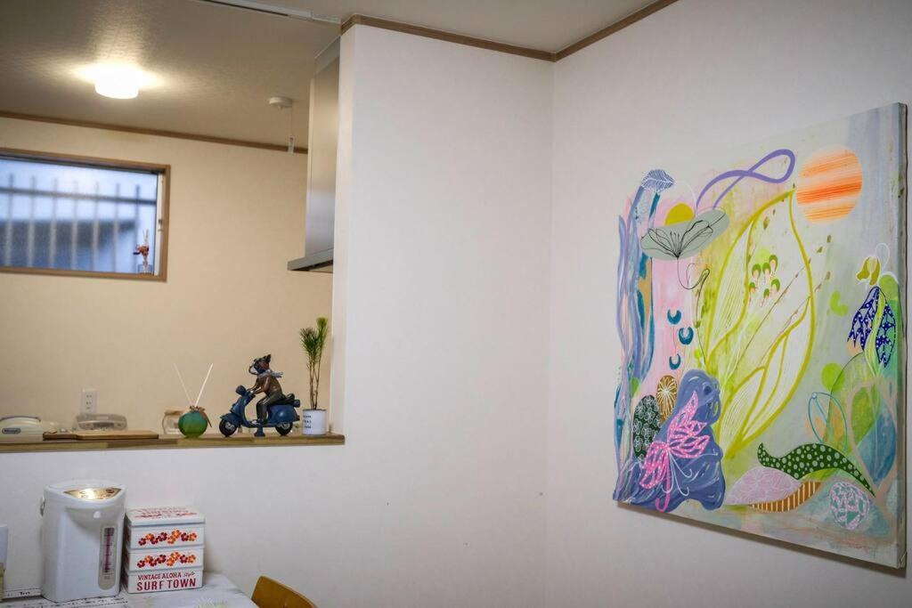 【color Inn】难波站、高岛屋步行5分钟，新装修独栋别墅150平4房可住11人，空间宽敞设施齐全，八阪神社步行1分钟 * 大阪市